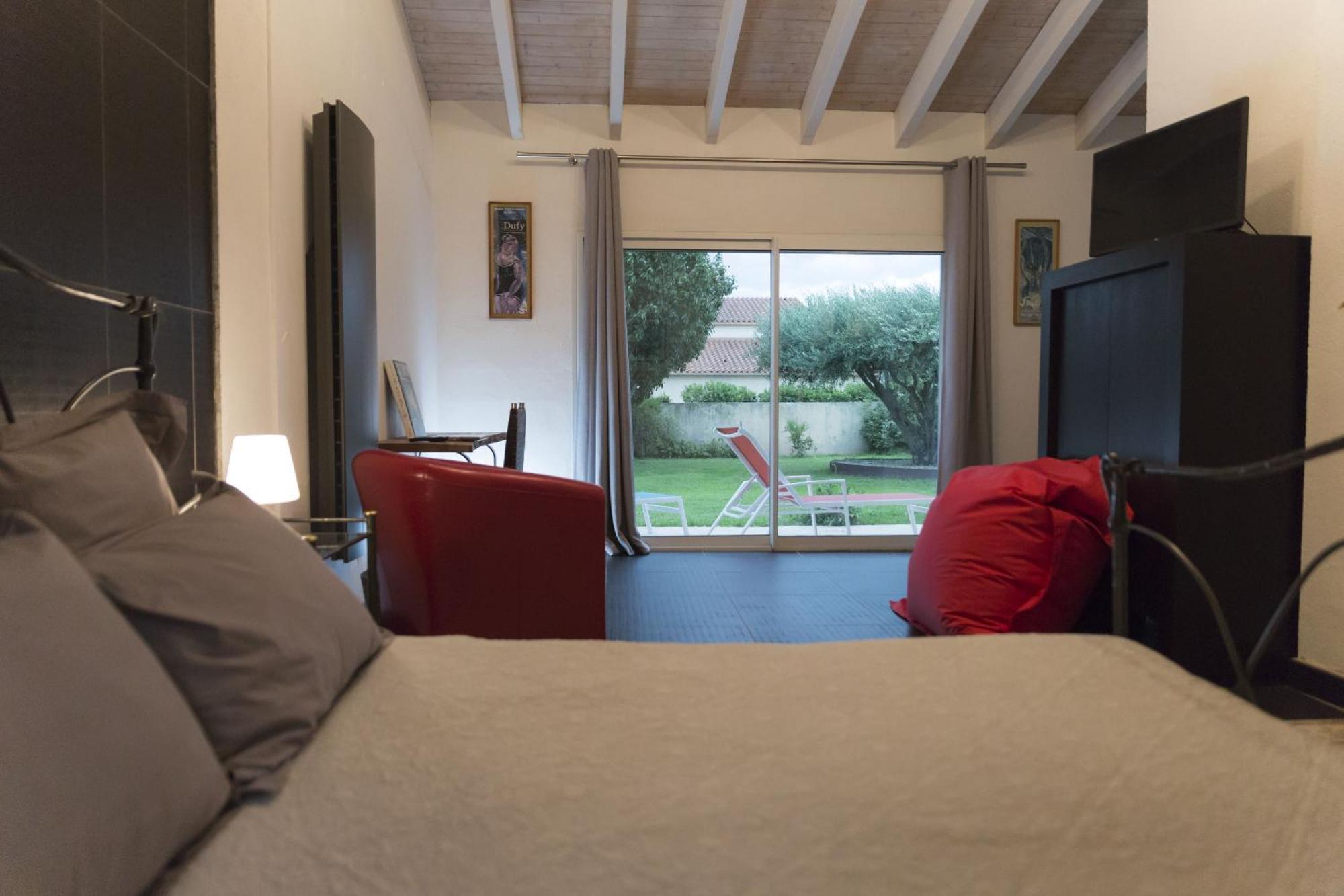La Casa Nert Hotel Millas Luaran gambar